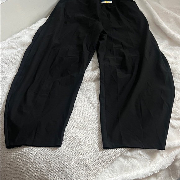 Old Navy High Rise Sleektech Barrel Joggers Black size: L TALL - Picture 4 of 7